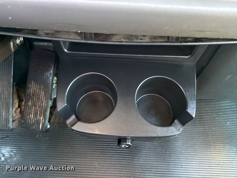 image for item EG1753 2011 Peterbilt 348 rollback truck