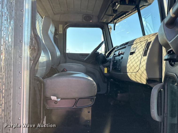 image for item EG1753 2011 Peterbilt 348 rollback truck