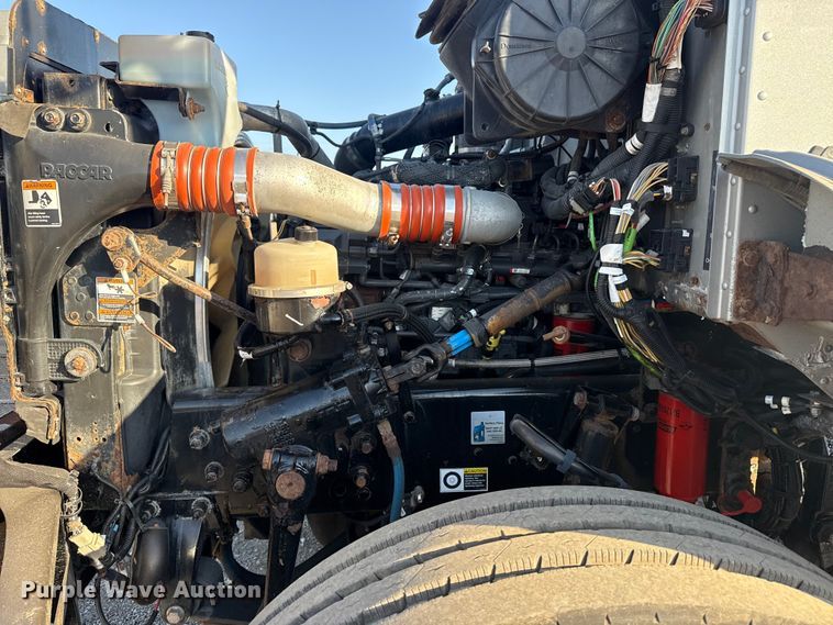 image for item EG1753 2011 Peterbilt 348 rollback truck