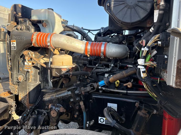 image for item EG1753 2011 Peterbilt 348 rollback truck