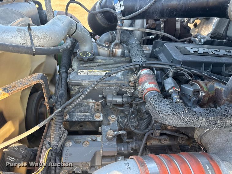 image for item EG1753 2011 Peterbilt 348 rollback truck