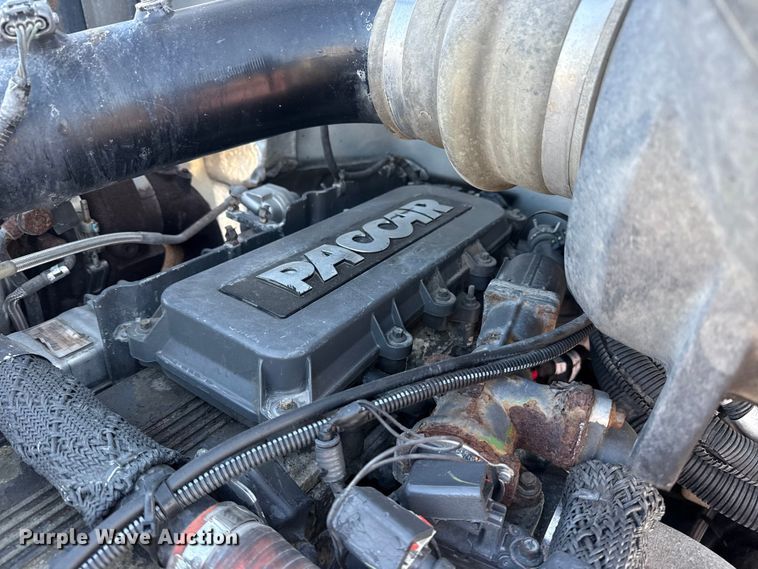 image for item EG1753 2011 Peterbilt 348 rollback truck