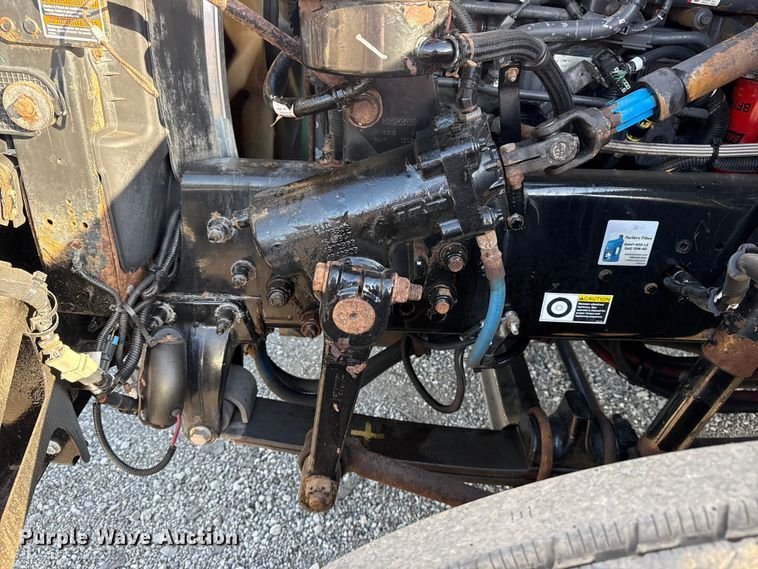 image for item EG1753 2011 Peterbilt 348 rollback truck