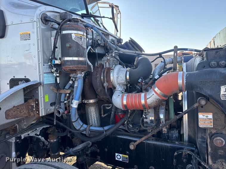 image for item EG1753 2011 Peterbilt 348 rollback truck