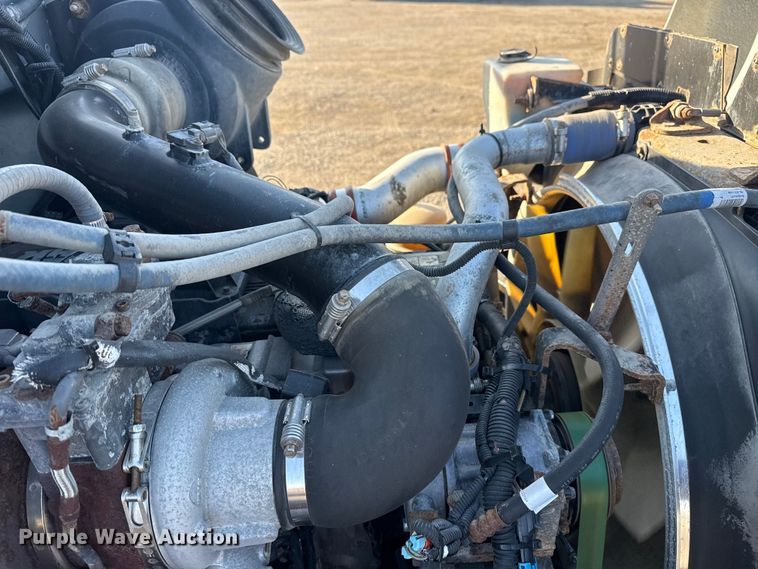 image for item EG1753 2011 Peterbilt 348 rollback truck