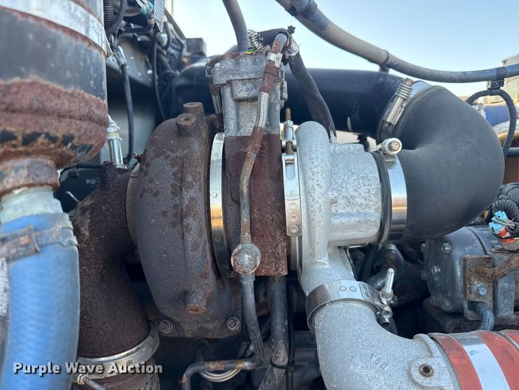 image for item EG1753 2011 Peterbilt 348 rollback truck