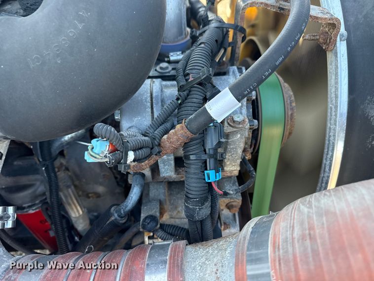 image for item EG1753 2011 Peterbilt 348 rollback truck