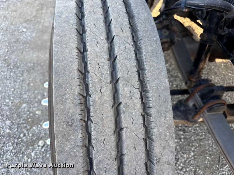 image for item EG1753 2011 Peterbilt 348 rollback truck