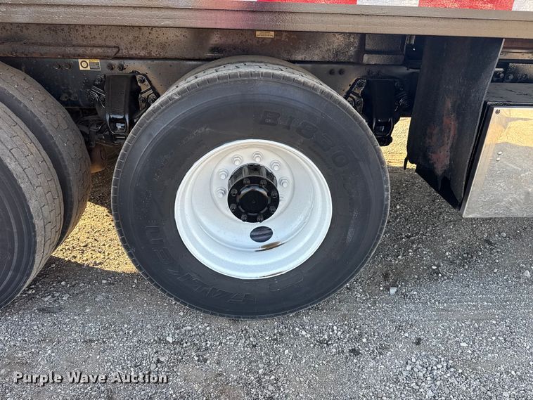 image for item EG1753 2011 Peterbilt 348 rollback truck