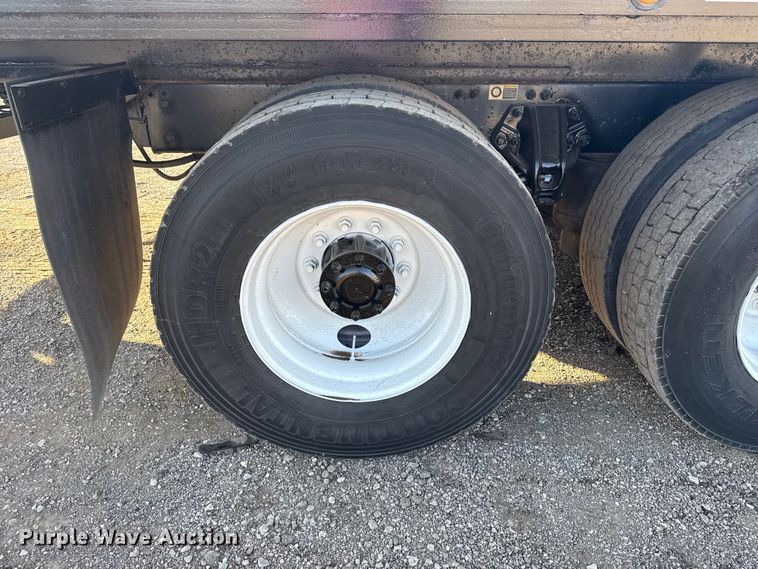 image for item EG1753 2011 Peterbilt 348 rollback truck