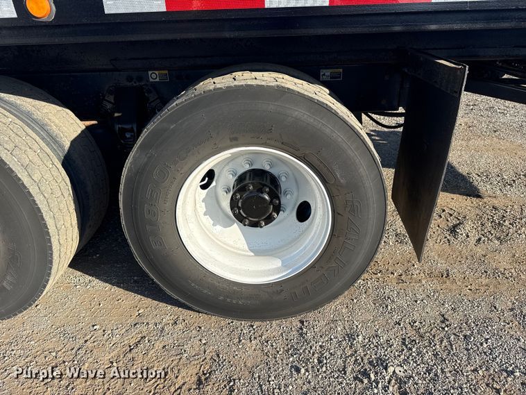 image for item EG1753 2011 Peterbilt 348 rollback truck