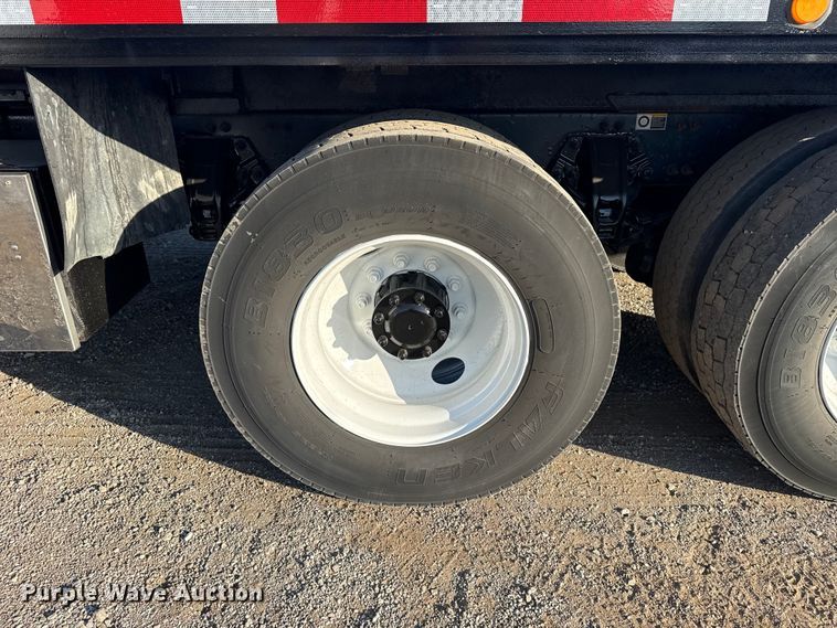 image for item EG1753 2011 Peterbilt 348 rollback truck