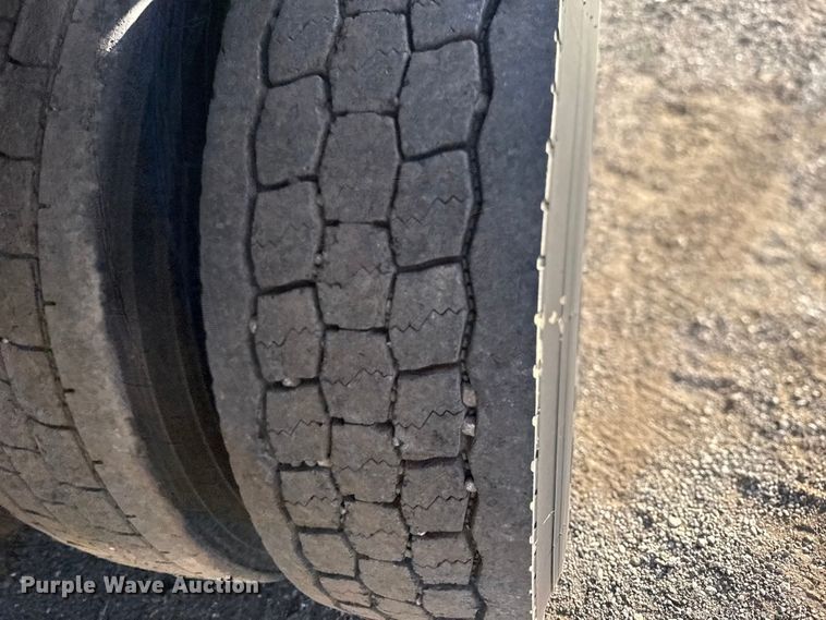 image for item EG1753 2011 Peterbilt 348 rollback truck