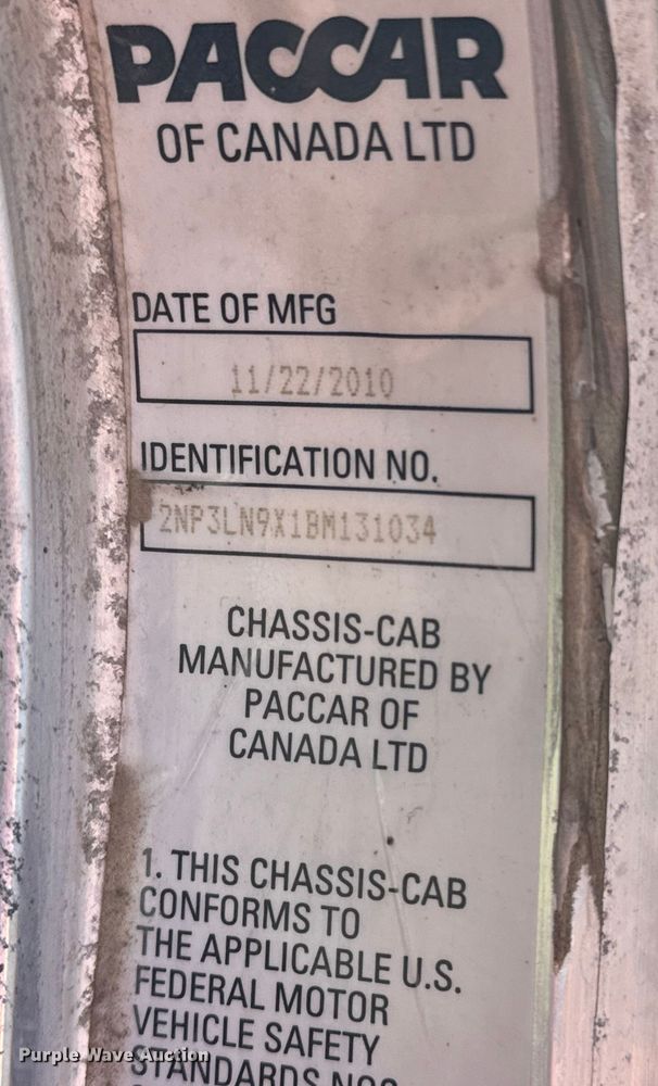 image for item EG1753 2011 Peterbilt 348 rollback truck