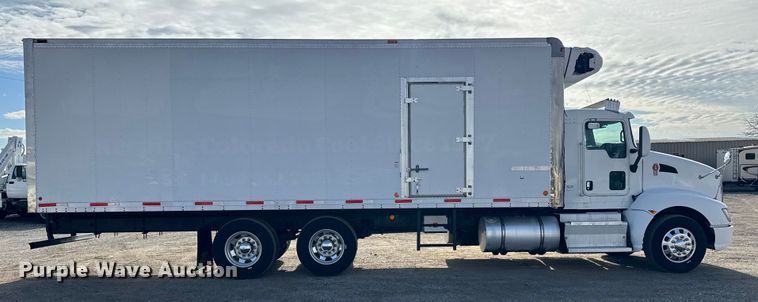 image for item EG1817 2013 Kenworth T660 box truck