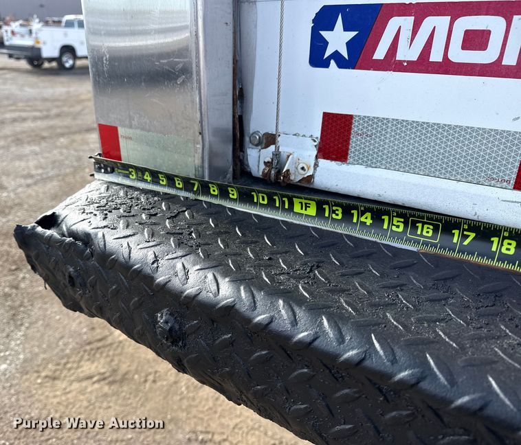 image for item EG1817 2013 Kenworth T660 box truck