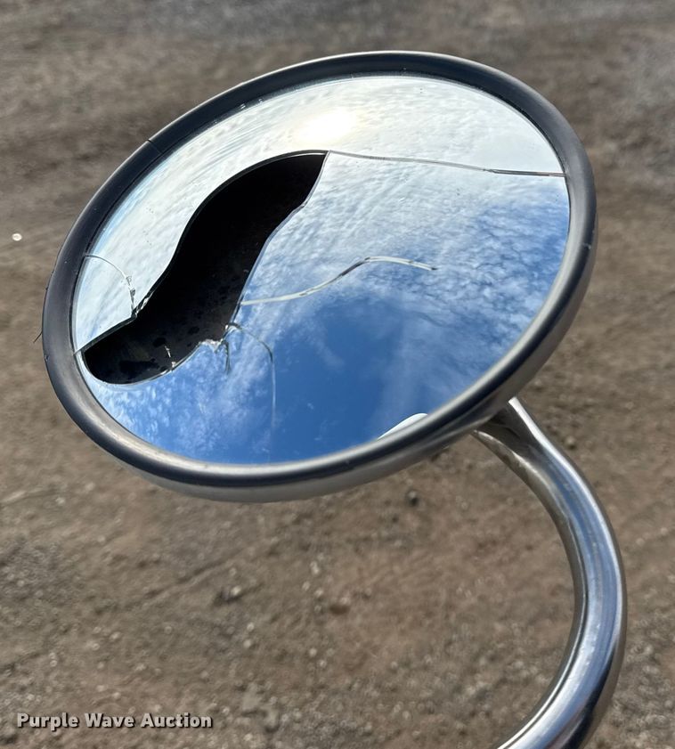 image for item EG1817 2013 Kenworth T660 box truck