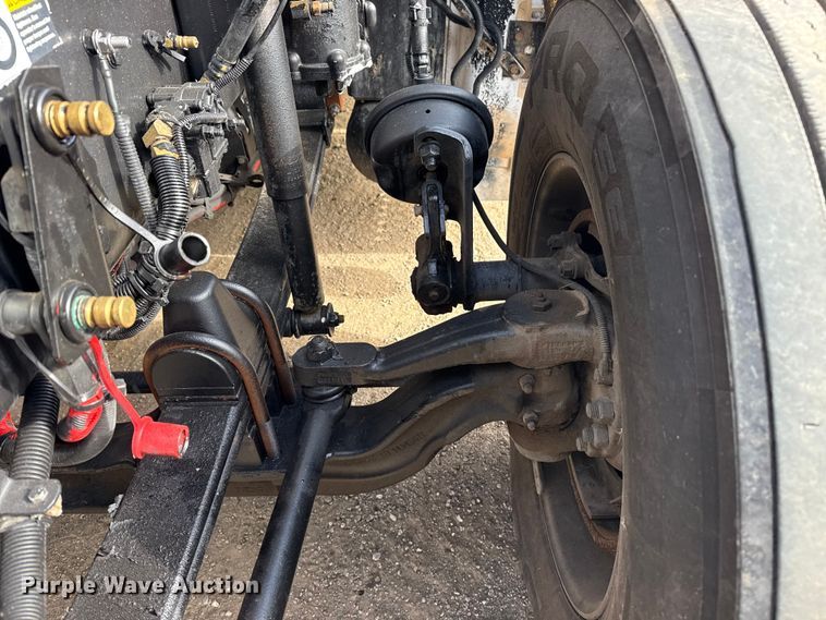 image for item EG1817 2013 Kenworth T660 box truck