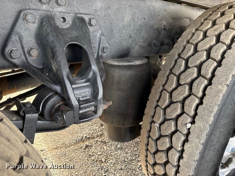 image for item EG1817 2013 Kenworth T660 box truck