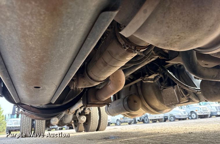 image for item EG1817 2013 Kenworth T660 box truck