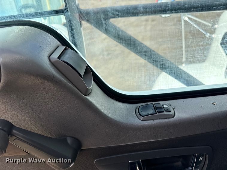 image for item EG1817 2013 Kenworth T660 box truck