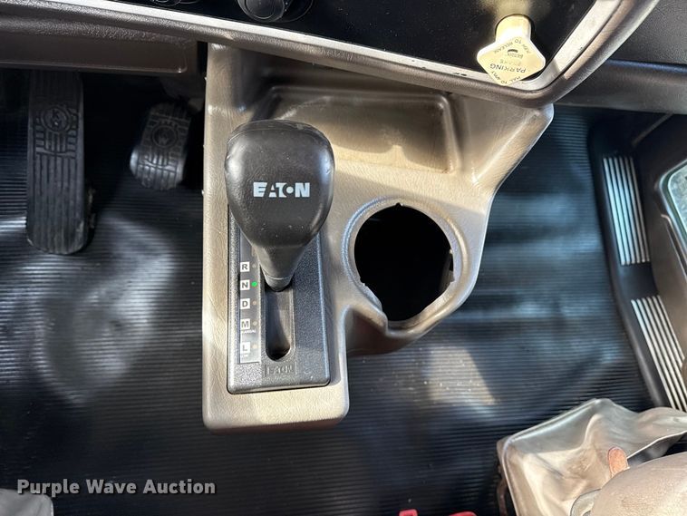 image for item EG1817 2013 Kenworth T660 box truck