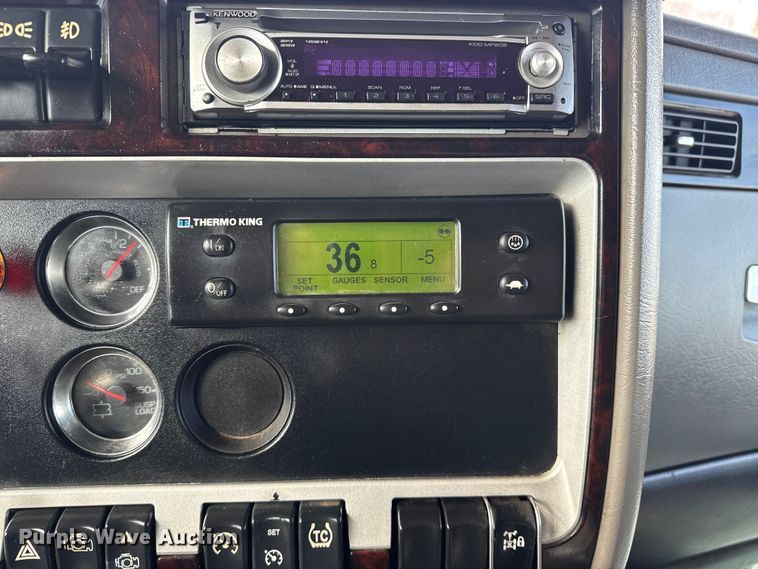 image for item EG1817 2013 Kenworth T660 box truck