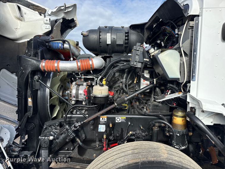 image for item EG1817 2013 Kenworth T660 box truck