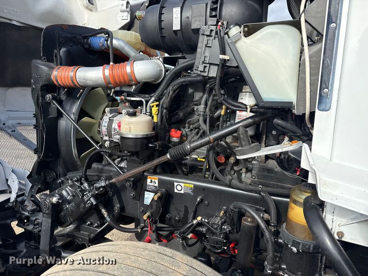 image for item EG1817 2013 Kenworth T660 box truck