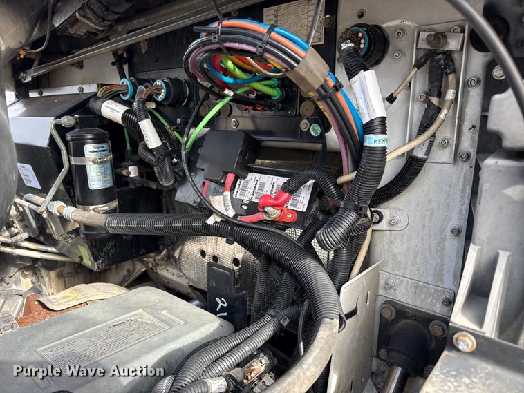 image for item EG1817 2013 Kenworth T660 box truck