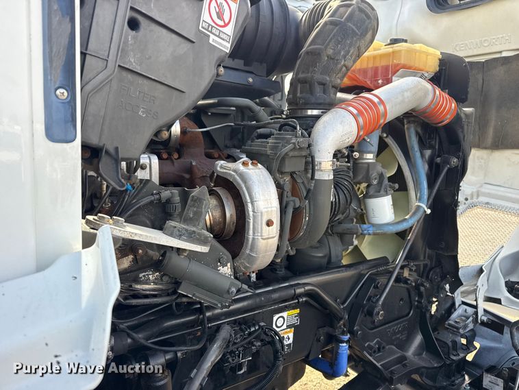 image for item EG1817 2013 Kenworth T660 box truck