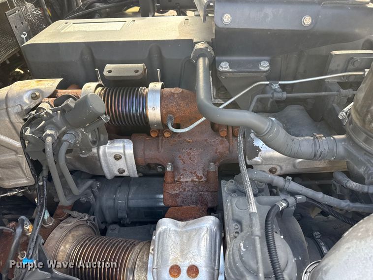 image for item EG1817 2013 Kenworth T660 box truck