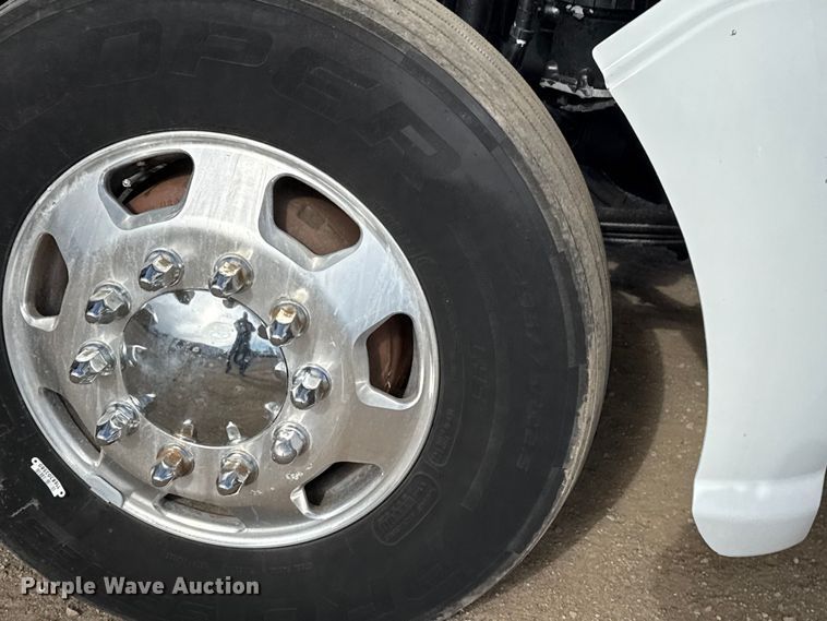 image for item EG1817 2013 Kenworth T660 box truck