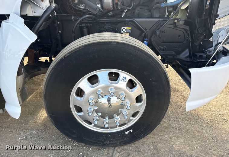 image for item EG1817 2013 Kenworth T660 box truck