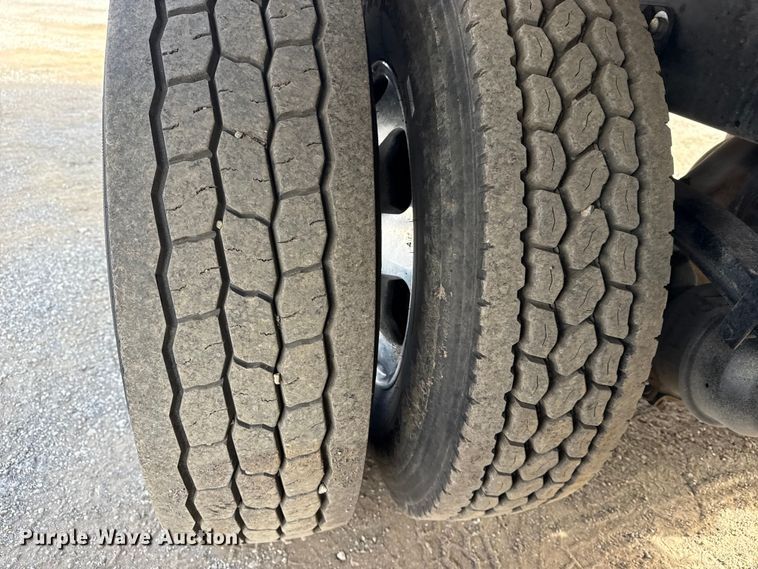 image for item EG1817 2013 Kenworth T660 box truck