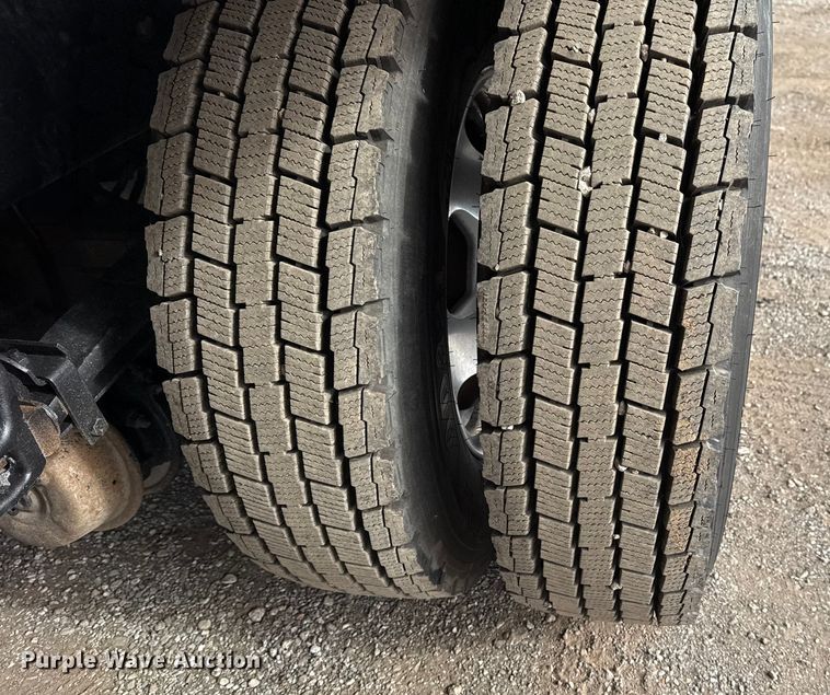 image for item EG1817 2013 Kenworth T660 box truck