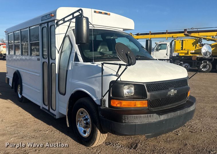 image for item EG2042 2007 Chevrolet Express bus