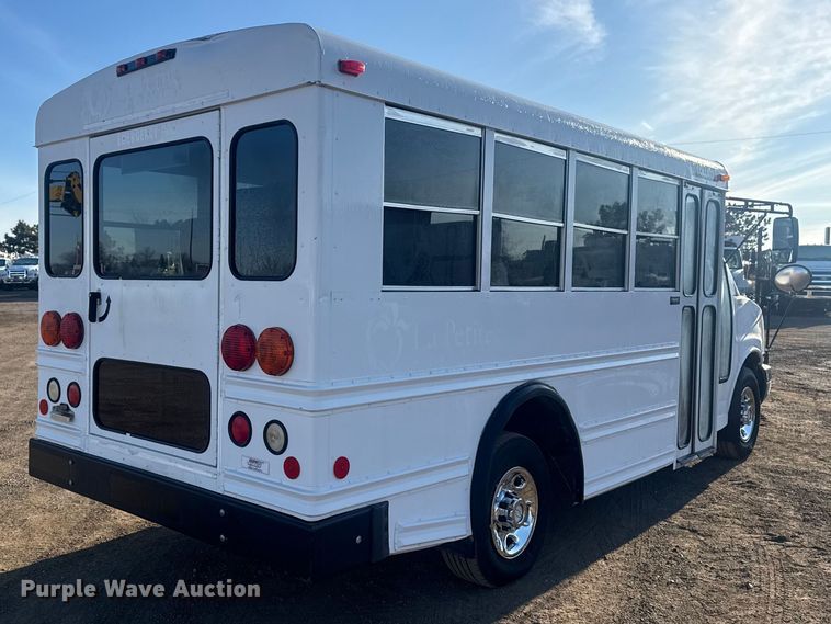 image for item EG2042 2007 Chevrolet Express bus