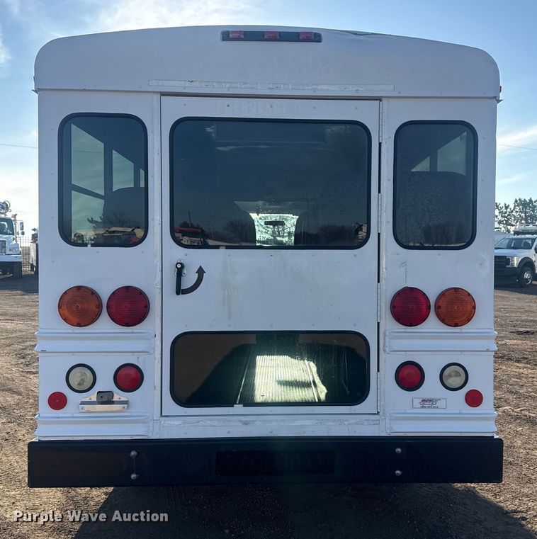 image for item EG2042 2007 Chevrolet Express bus