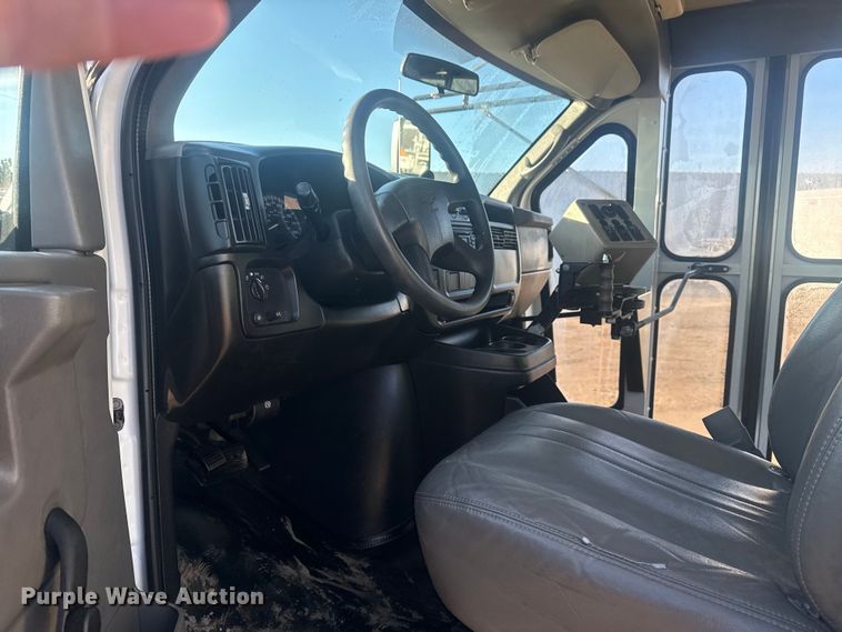 image for item EG2042 2007 Chevrolet Express bus