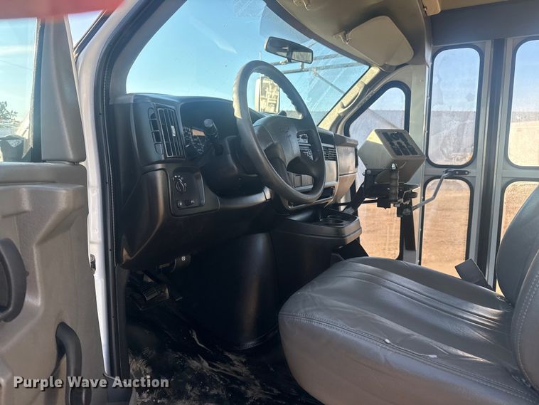 image for item EG2042 2007 Chevrolet Express bus