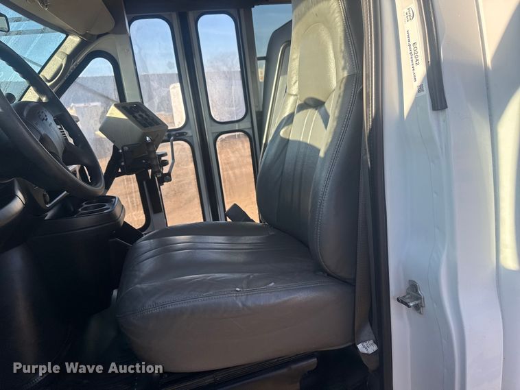 image for item EG2042 2007 Chevrolet Express bus