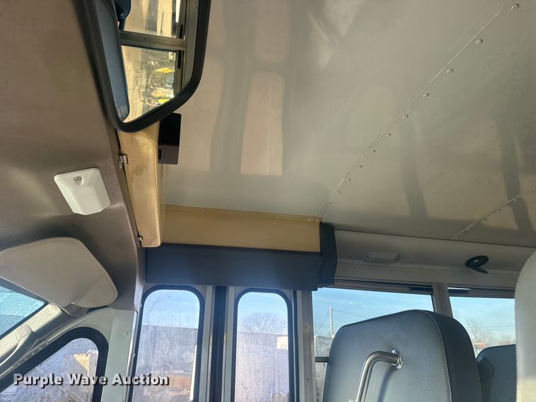 image for item EG2042 2007 Chevrolet Express bus