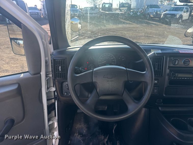 image for item EG2042 2007 Chevrolet Express bus