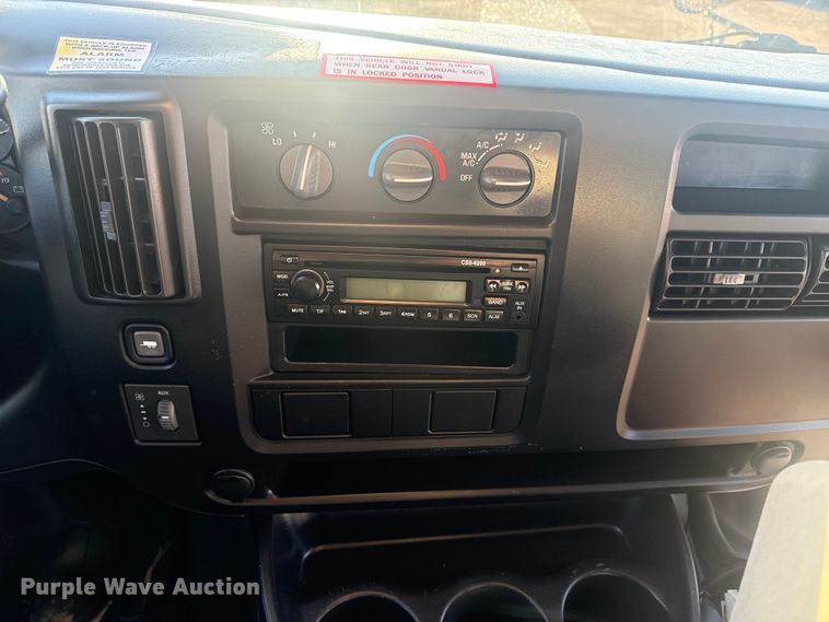 image for item EG2042 2007 Chevrolet Express bus