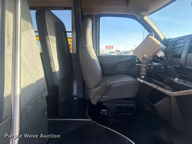 image for item EG2042 2007 Chevrolet Express bus