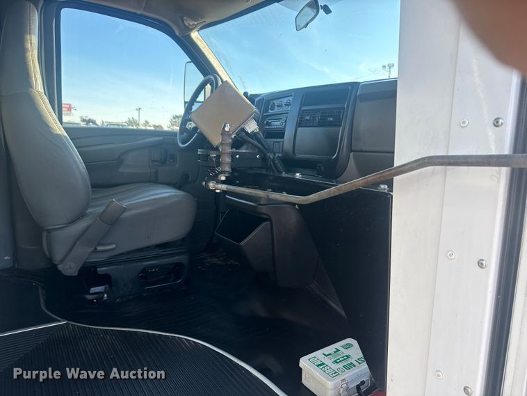 image for item EG2042 2007 Chevrolet Express bus