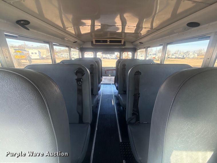 image for item EG2042 2007 Chevrolet Express bus