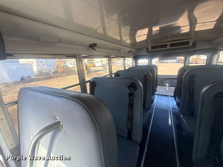 image for item EG2042 2007 Chevrolet Express bus