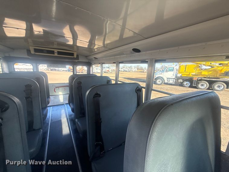 image for item EG2042 2007 Chevrolet Express bus